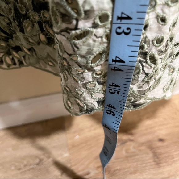 By Anthropologie Sweetheart Eyelet Midi Dress small
Petite - Picture 4 of 9